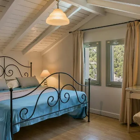 Chalker: Seafront Kefalonia Retreat With Pool And Sea Views Villa *