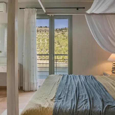 Villa Chalker: Seafront Kefalonia Retreat With Pool And Sea Views *